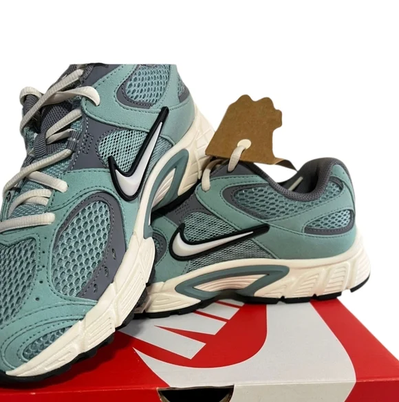 Nike V5 RNR Suede Womens Sneakers Sz 9 - Picture 2 of 14